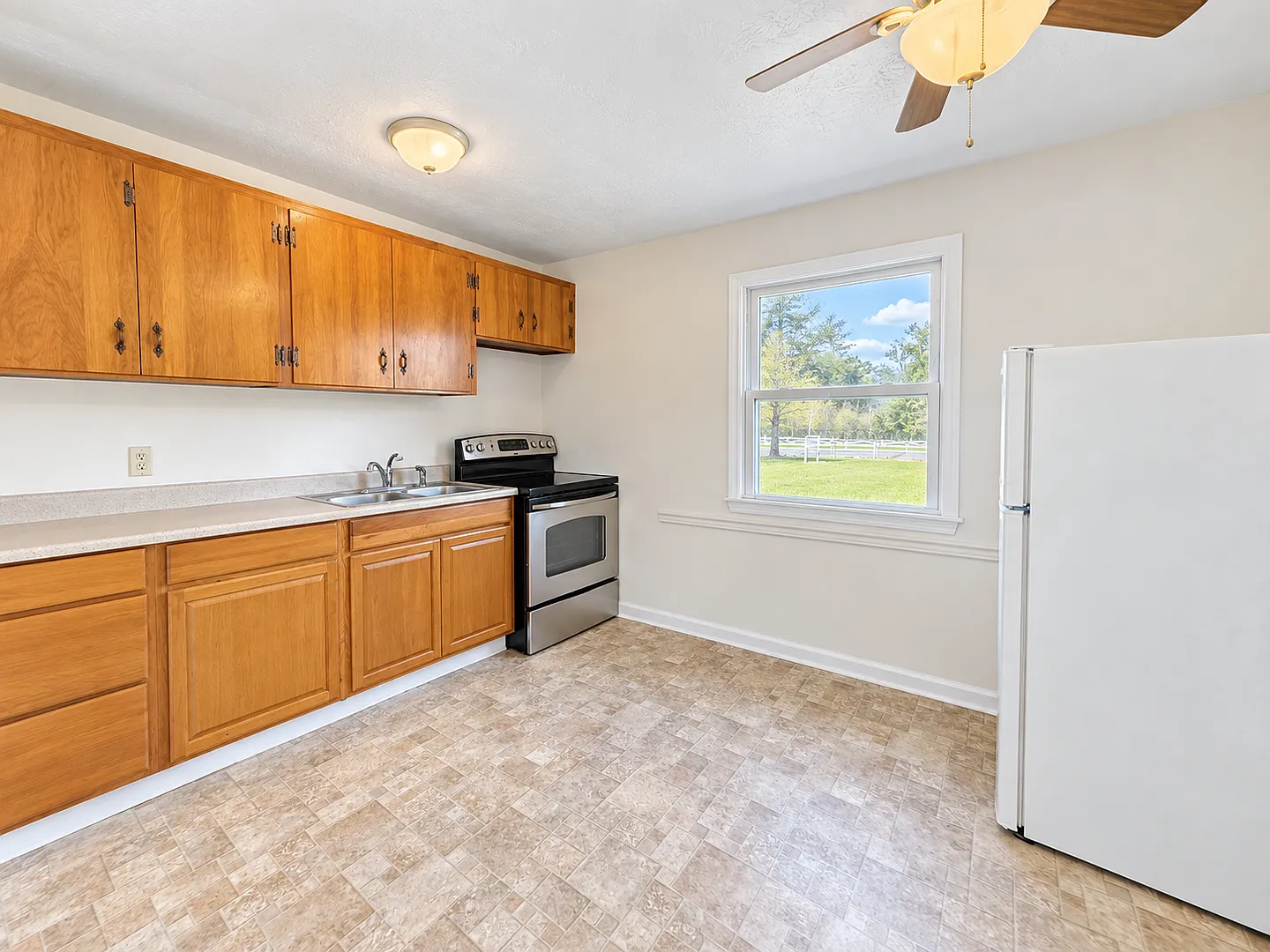 Two Bedroom Apartment for Rent — Photo 4