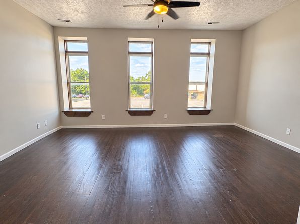 181 W Main St APT 3