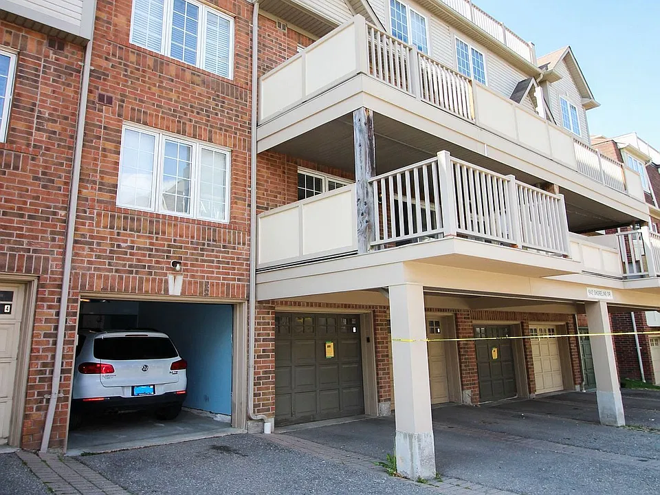 642 Shoreline Dr #1