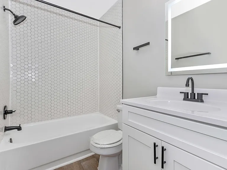 Valor Apartments — Photo 11