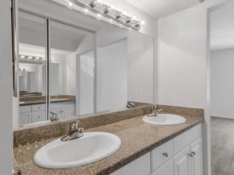 21450 Burbank Blvd #118 — Photo 9