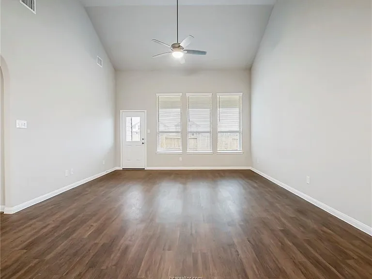 4717 Los Pines Way — Photo 1
