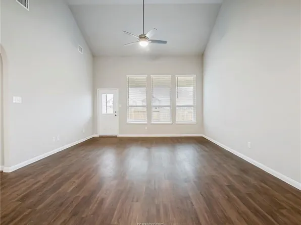 4717 Los Pines Way, Bryan, TX 77807