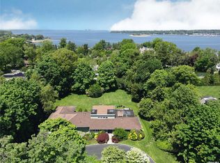 536 E Shore Rd, Great Neck, NY 11024