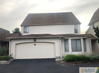 106 Gate House Ln, Edison, NJ 08820