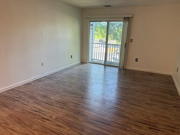 4 Marc Dr #4B6 — Photo 2