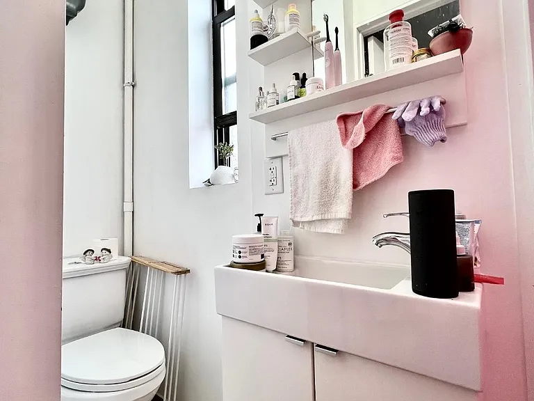 168 India St #15 — Photo 4