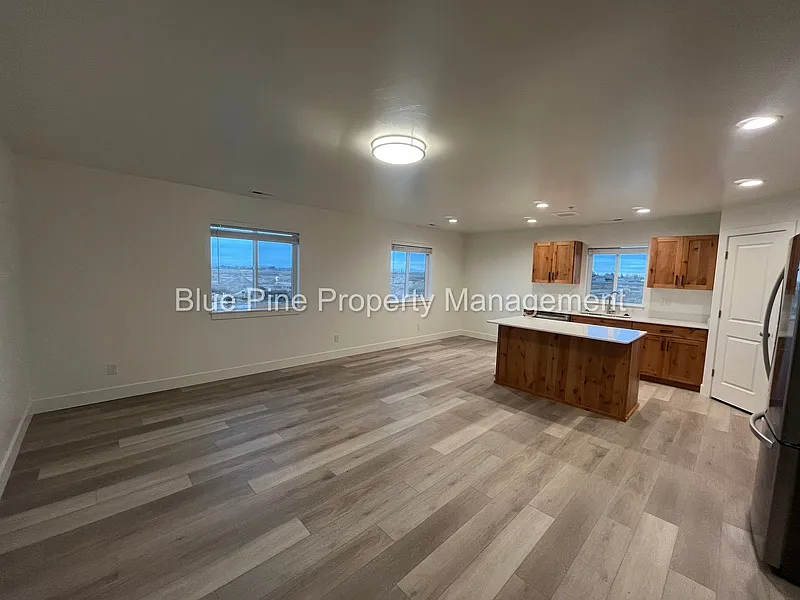 Building Photo - 6322 N Freedom Rd #3