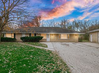 1965 Buckley Rd, Libertyville, IL 60048