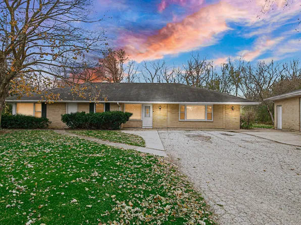 1965 Buckley Rd, Libertyville, IL 60048