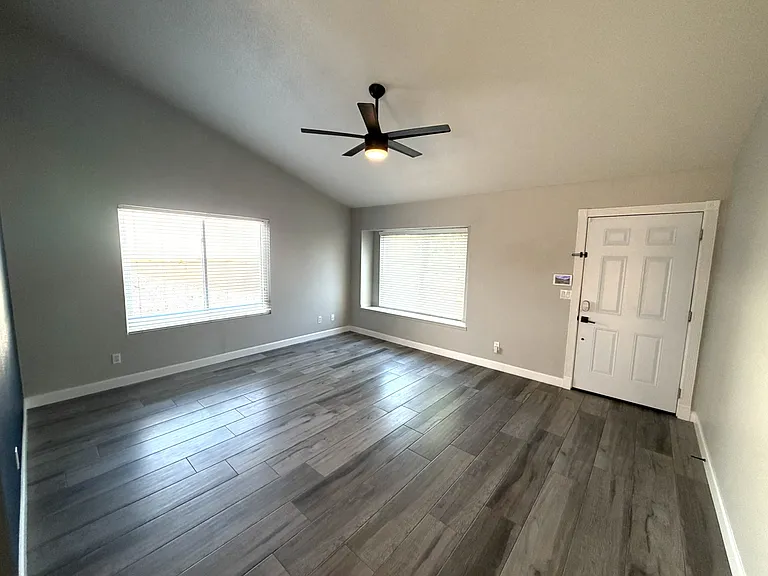 1256 E Utopia Rd — Photo 4