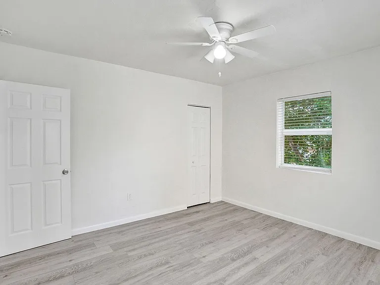 200 NW 13th St — Photo 14