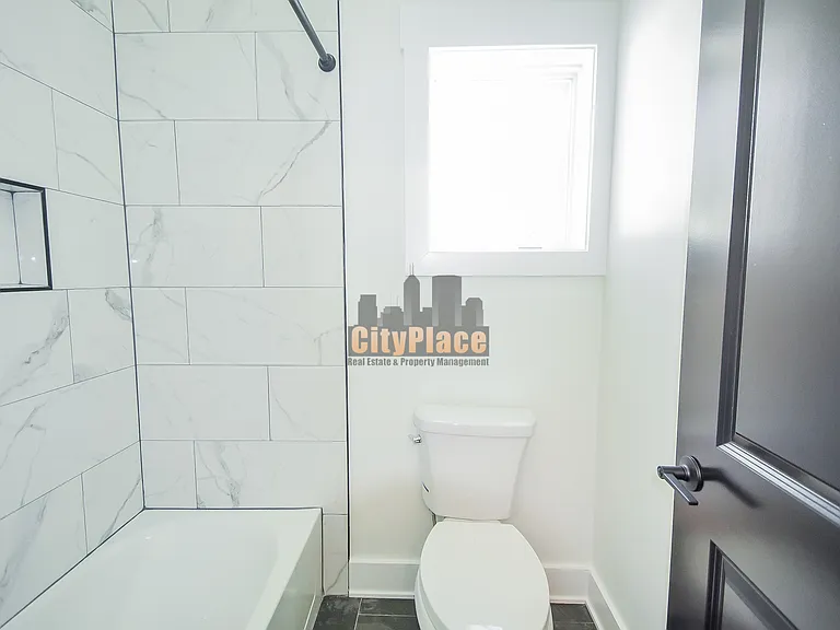 843 N Park Ave — Photo 17