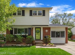 34947 Winslow St, Wayne, MI 48184