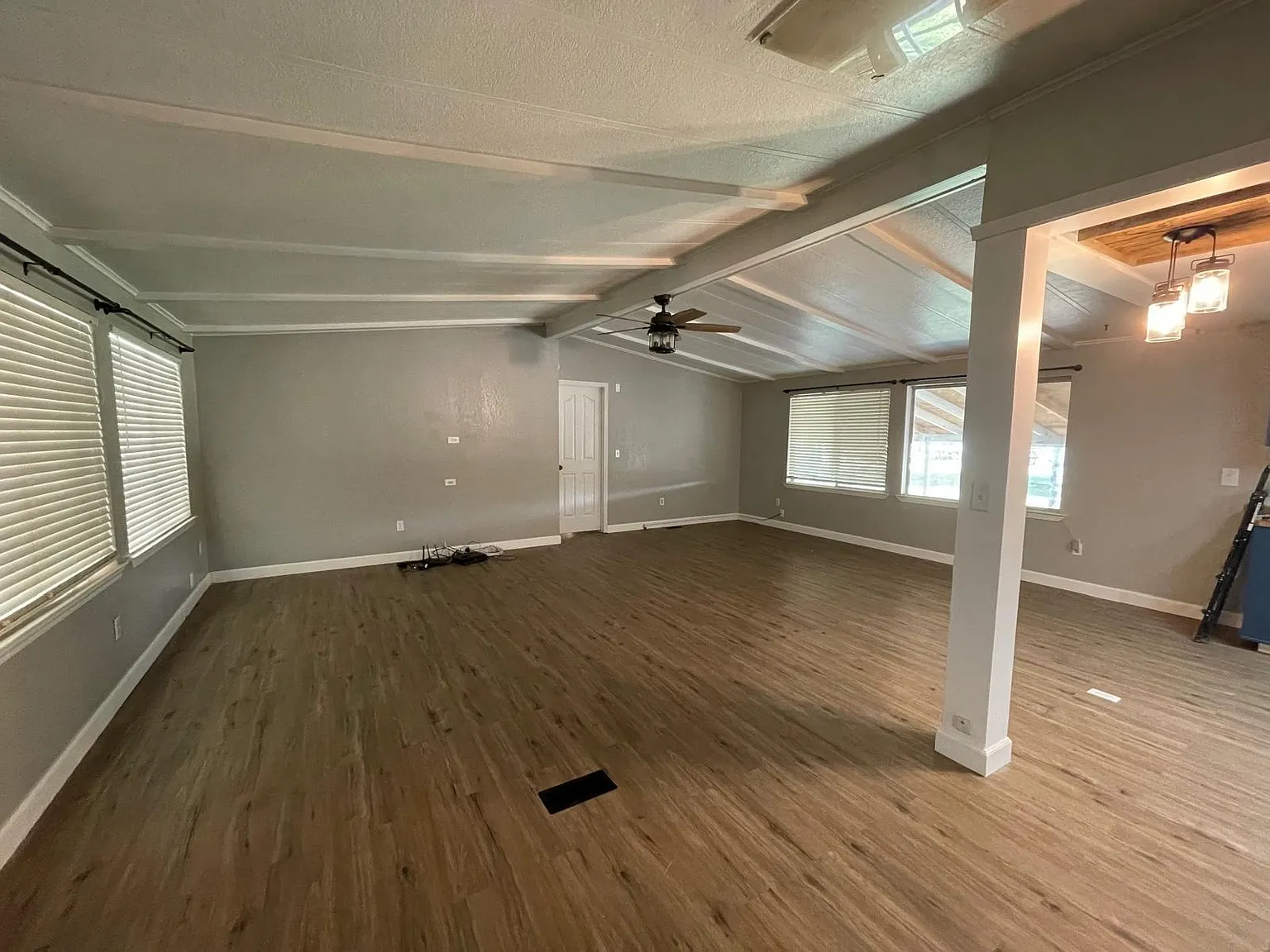 18382 Avenue 296 - B — Photo 1