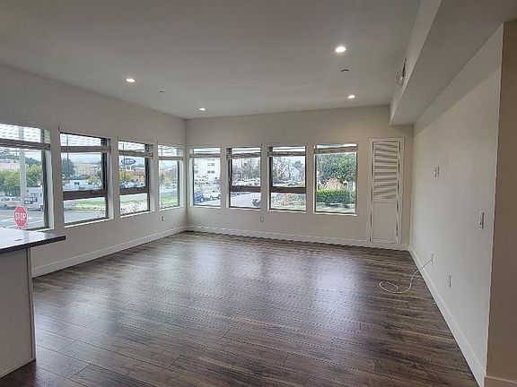 5th image of 340 N Oxford Ave APT 201