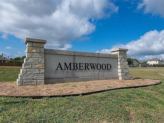 2nd image of 1941 Amberwood Loop
