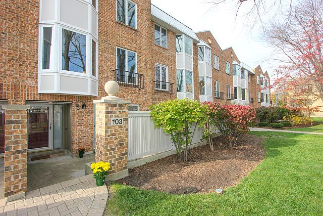 1st image of 103 Bishop Quarter Ln