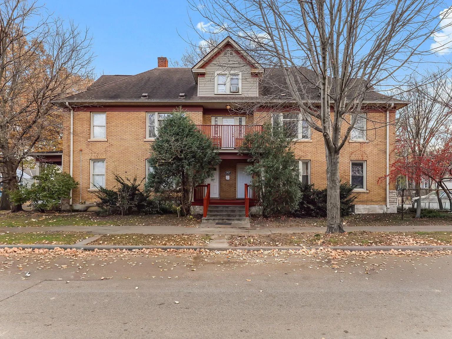 3 bed, 1329 sqft, $2,100 — Photo 1