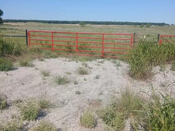 7 Stark Rd, Bellevue, TX 76228