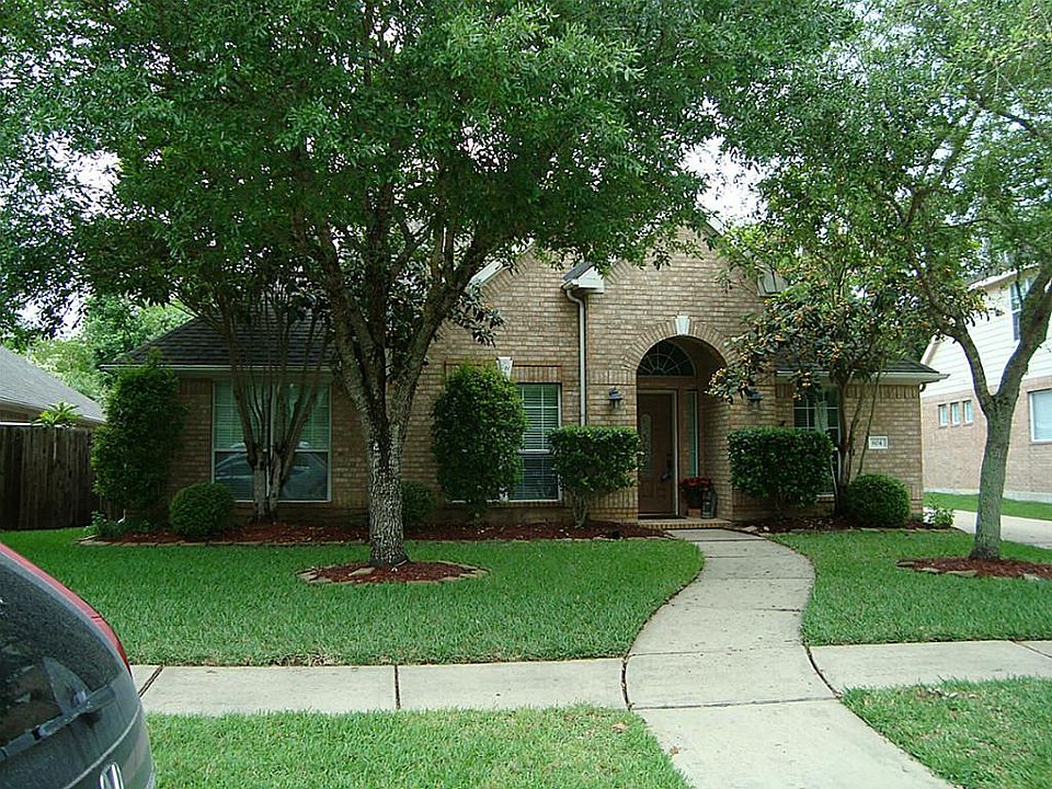 1st image of 604 Canyon Crest Dr