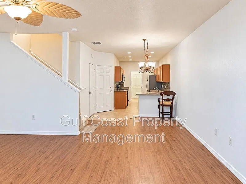 3 bed, 2.5 bath, 1601 sqft, $2,200 — Photo 4
