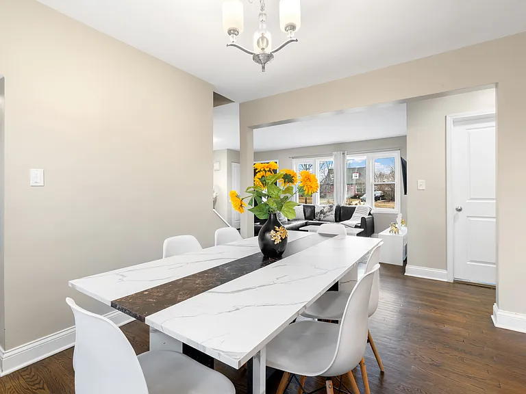 424 W Avery St — Photo 11