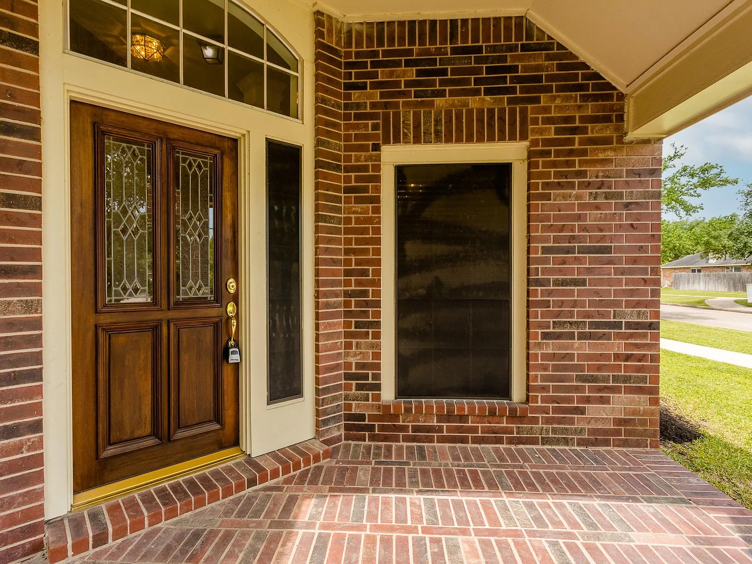 3 bed, 2.0 bath, 2095 sqft, $2,100 — Photo 3