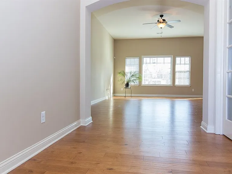 142 Shirley Blvd — Photo 4