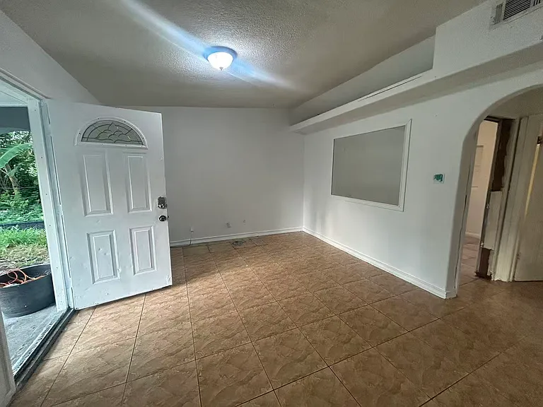 706 Thalia Dr — Photo 15