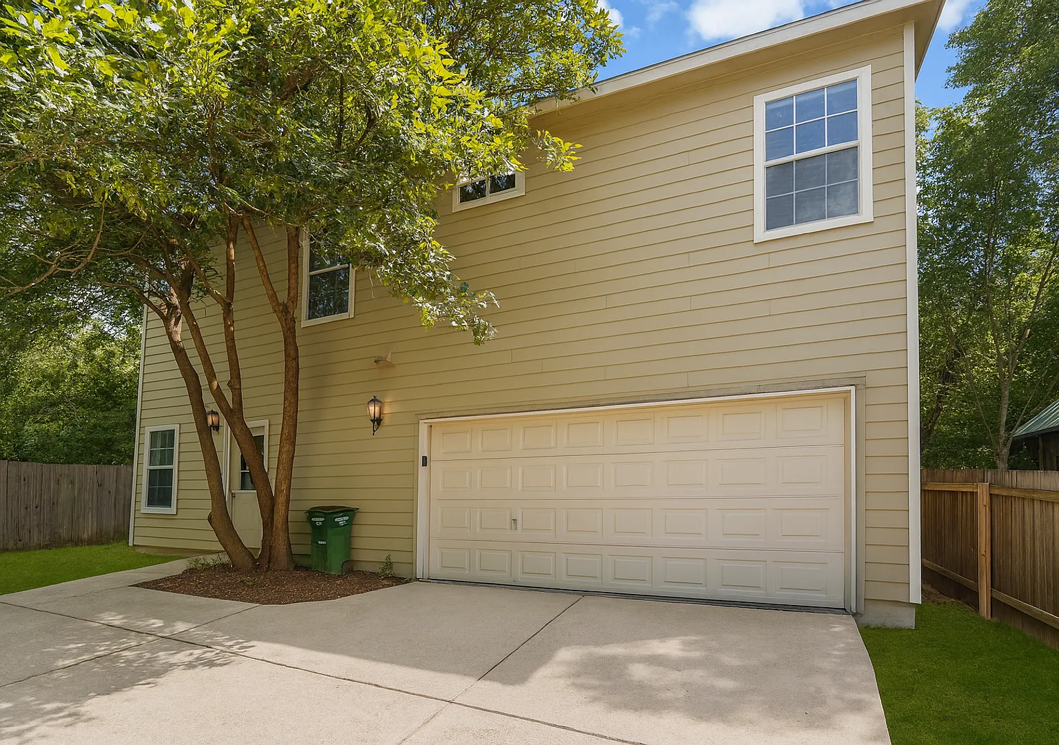 408 Nelray Blvd Unit B — Photo 1
