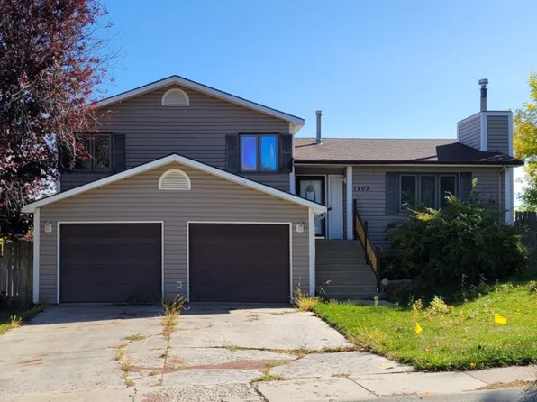 1203 Overdale Dr, Gillette, WY 82718