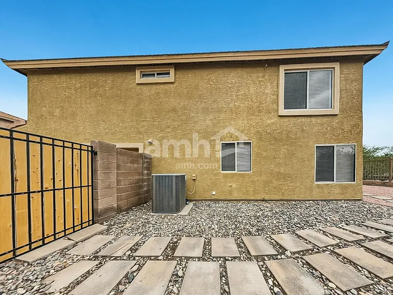 4071 E Abraham Ln — Photo 18