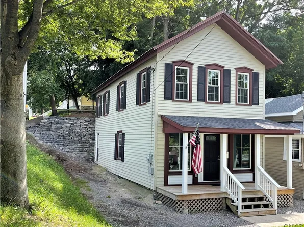 111 Mill St, Fayetteville, NY 13066