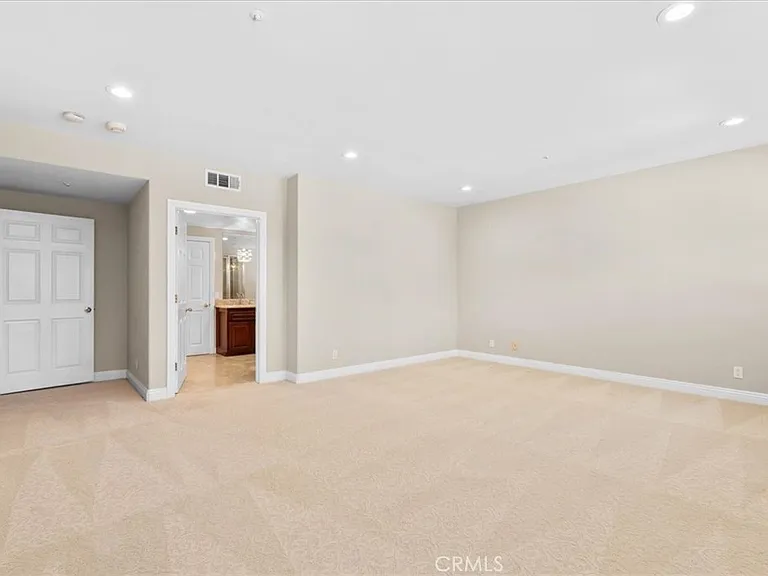 540 W 25th St — Photo 31