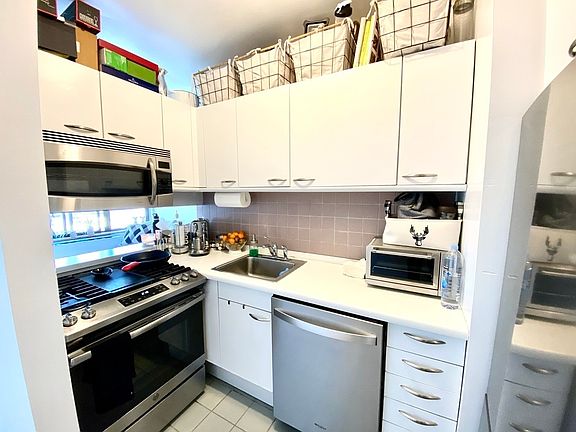 4th image of 300 E 93rd St APT 14D