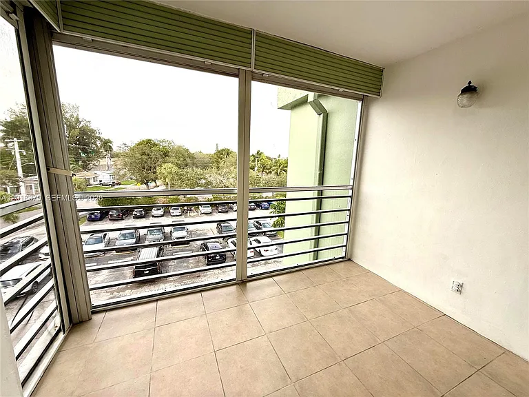 2771 Taft St #411 — Photo 13