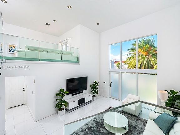 5th image of 1010 N Venetian Dr #0