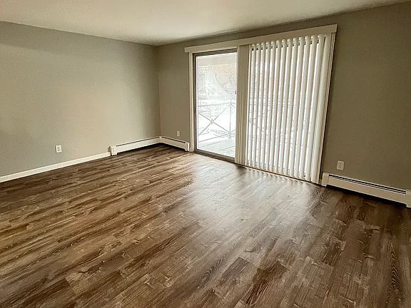 3rd image of 81 Parkview Ave APT 8
