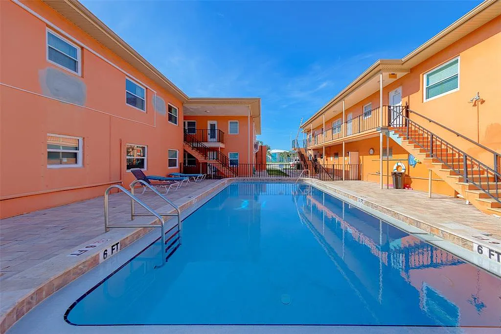 2 bed, 1.0 bath, 835 sqft, $5,800 — Photo 3