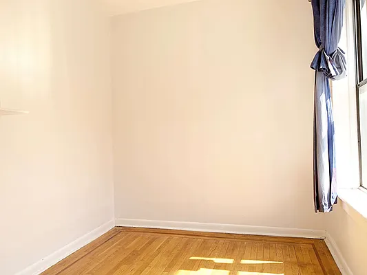 Rented by Bedford Realty USA Corp | media 6