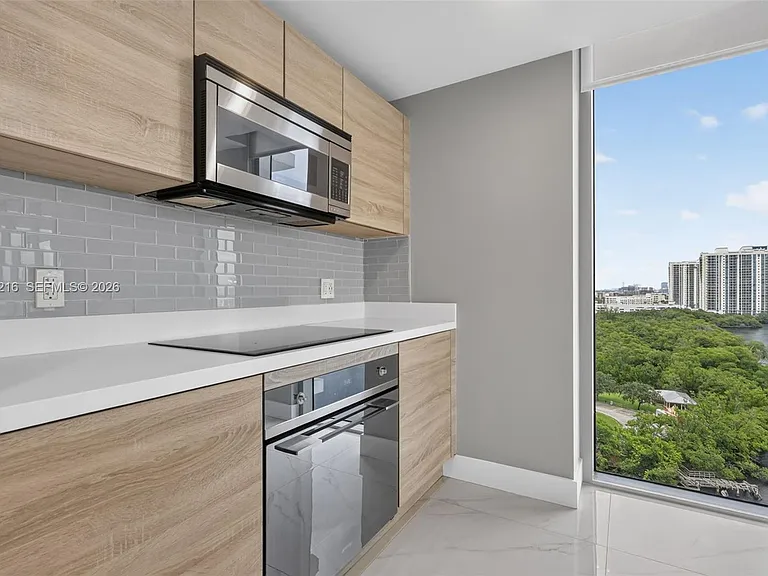 16385 Biscayne Blvd #1215 — Photo 8