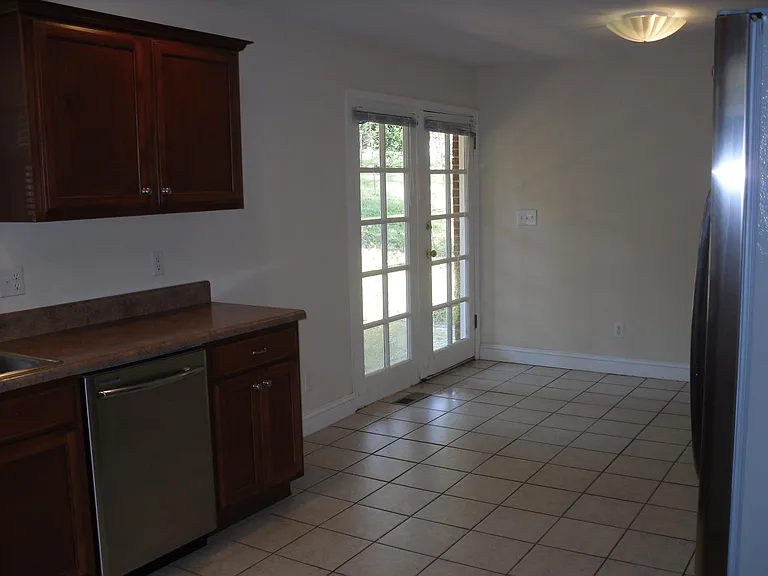 983 E Valley Dr — Photo 7