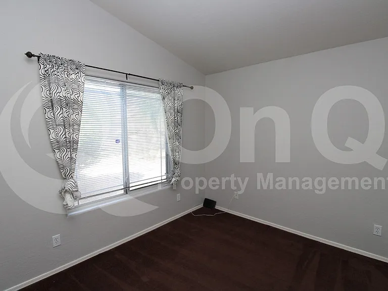 827 W Ivanhoe St — Photo 9
