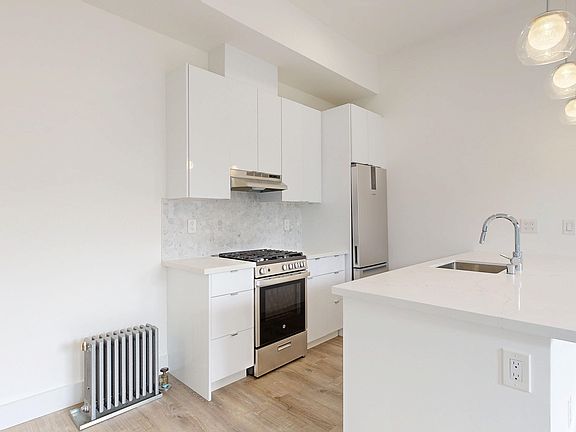 5th image of 3097 Washington St #16