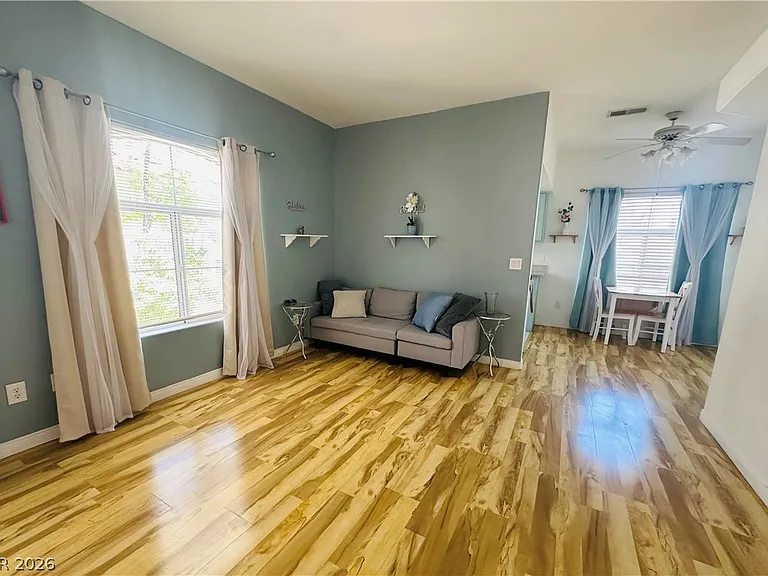 517 Indian Bluff St #202 — Photo 1