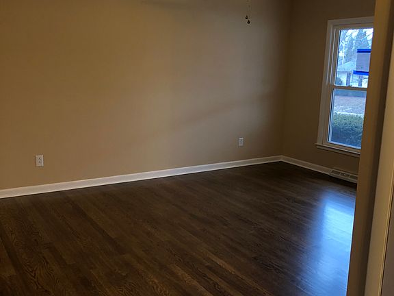 4th image of 389 Hermitage Dr