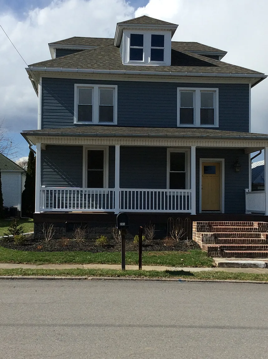 280 Broadway St photo 1