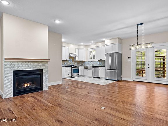 4th image of 1062 Pioneer Cir