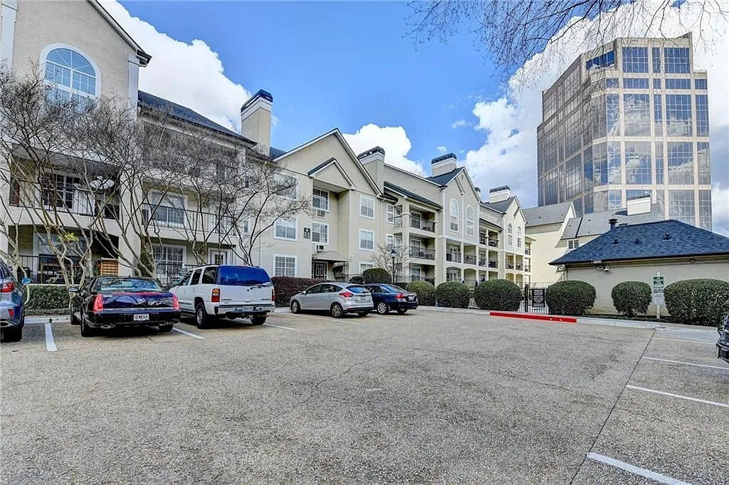 2 bed, 2.0 bath, 981 sqft, $1,899 — Photo 1